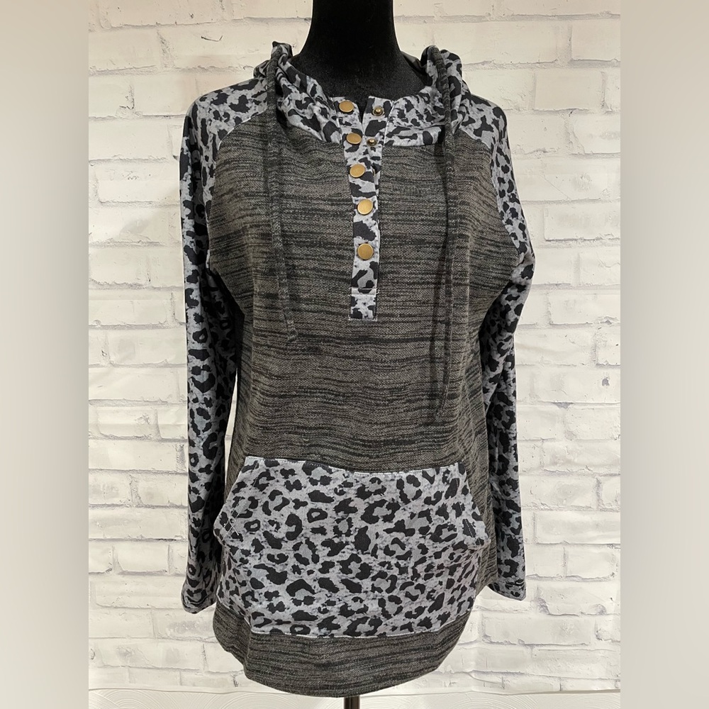 BRAND NEW Women’s Large Leopard Print Black & Gray Boutique Hoodie